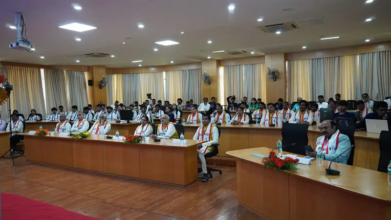 Guests, faculty and graduates in the audience at the convocation